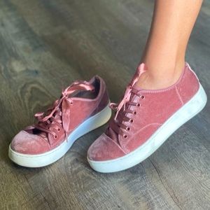 💗Steve Madden Bagley Sneakers sz 9💗